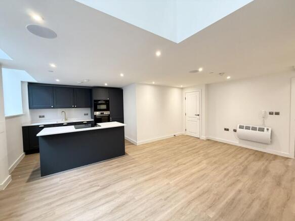 2 bed flat to rent Burlington Rd, New Malden KT3
