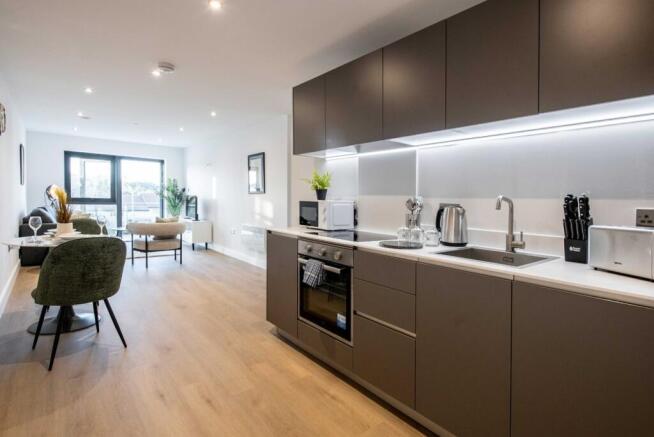 2 bed flat to rent George Rd, London KT3