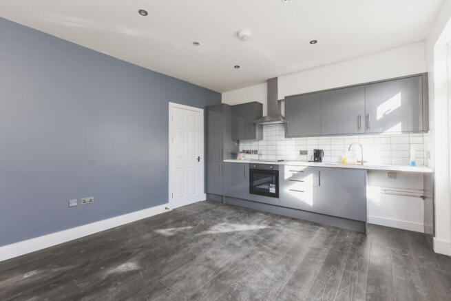 3 bed flat to rent Bredon Road, London CR0