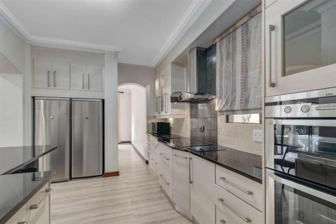 5 bed terraced house to rent Egham Cres, London S