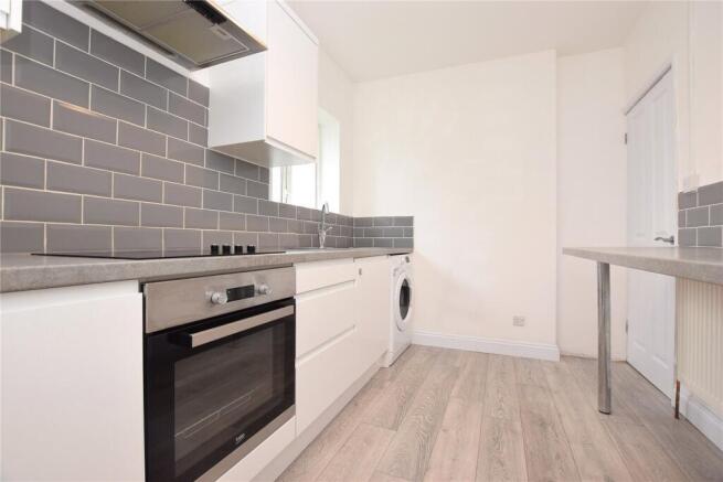 2 bed flat to rent Lackford Rd, London CR5