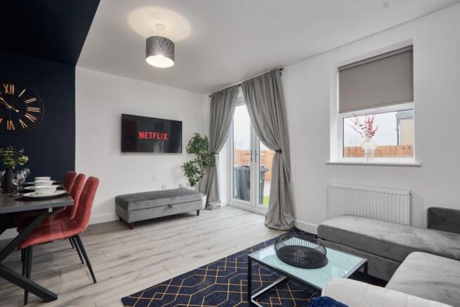 3 bed flat to rent Fisher Cl, London CR0