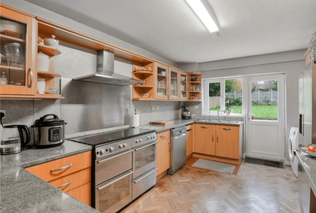 5 bed detached house to rent Ruden Way, London KT