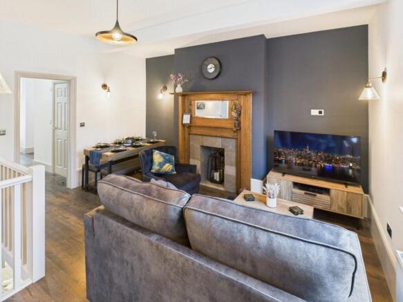 3 bed flat to rent Holmshaw Cl, London SE26 4TH