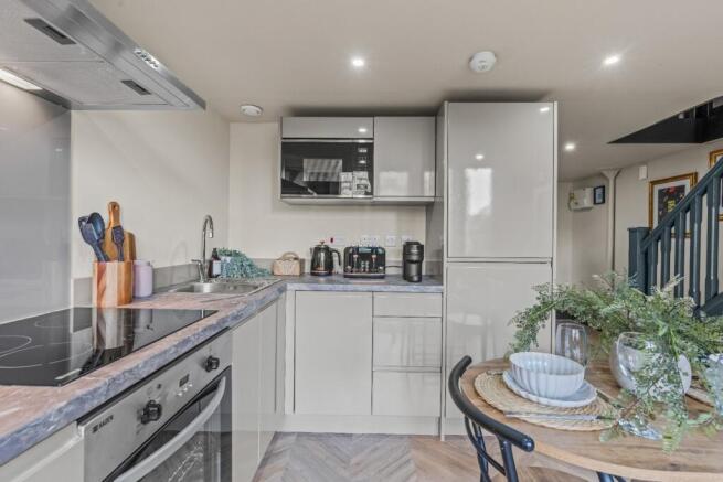 3 bed flat to rent Capri Rd, London CR0 6LF