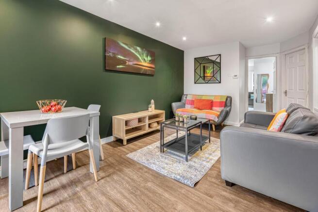 4 bed flat to rent Lower Rd, London CR8 5NB