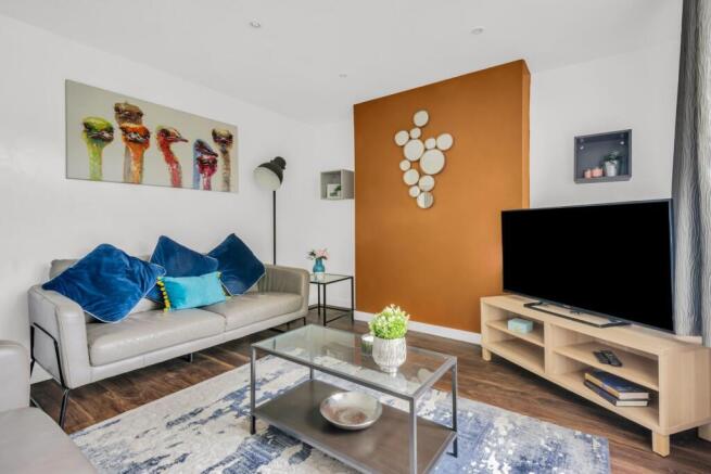 2 bed flat to rent Lackford Rd, London CR5