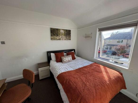 12 Benson Road Room 6 1.jpeg