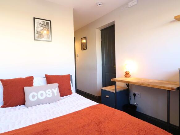 176 Sandy Lane Room 6 .JPG