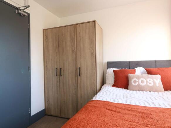 134 Balfour Road Room 3 3.JPG