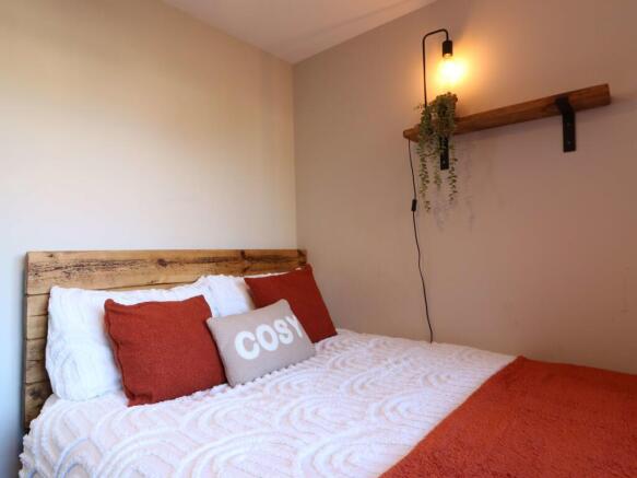 29 The Grates Room 4 1.JPG