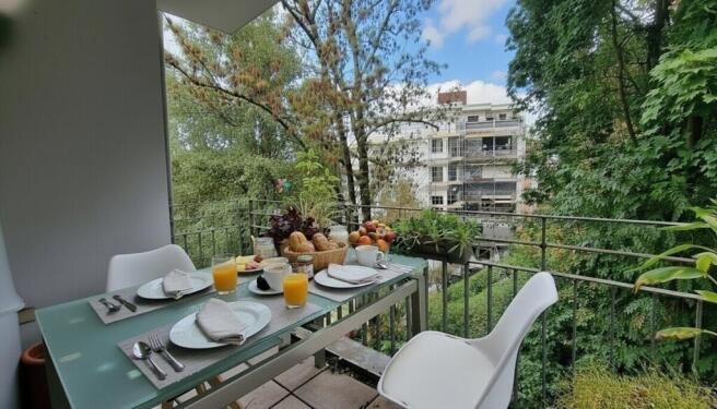 Balkon mit Grünblick