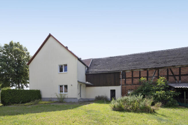 Ostansicht mit Terrasse Whg. 1