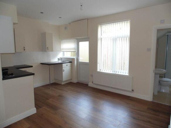 LIVING ROOM & KITCHE