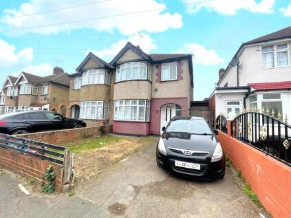 Willow Gardens, Hounslow, Greater London, TW3
