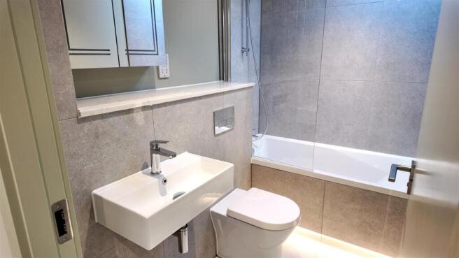 Flat 38, Burnhill Road - Bathroom.JPG
