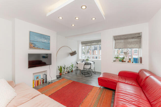 A Stunning and Spacious 3-Bedroom Flat in Immacul