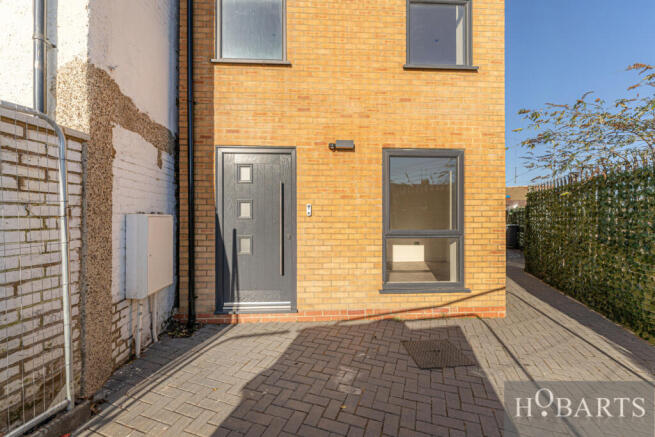 New Home 2-Bedroom Flat with Balcony