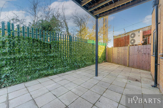 New Home 2-Bedroom Flat with Ensuite & Private Ga