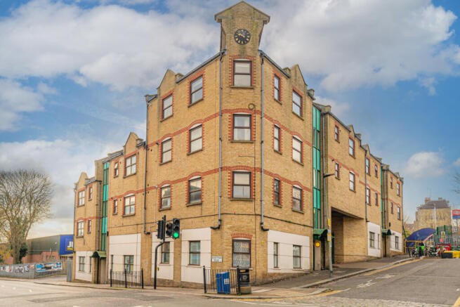 Mermaid Court, Railway Approach, N4 1RG