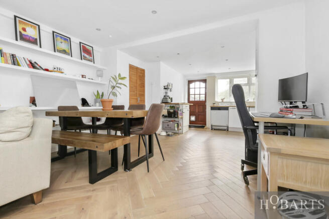 2-Bedroom Flat with Private Garden on Stapleton H