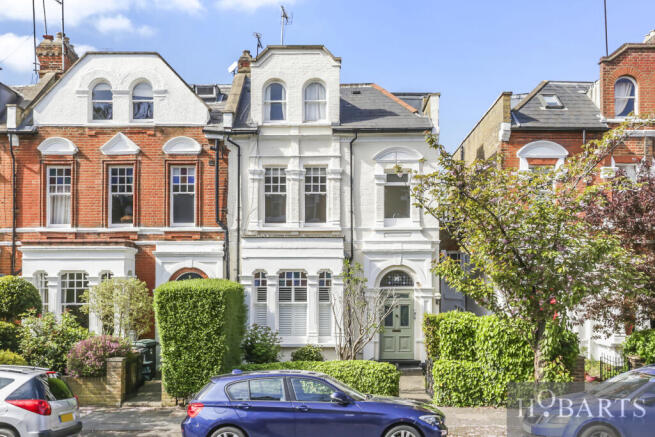 One-Bedroom Flat with Modern Features in the Hear