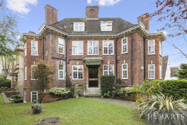 Charming 2-Bedroom Flat with Ensuite in Sought-Af