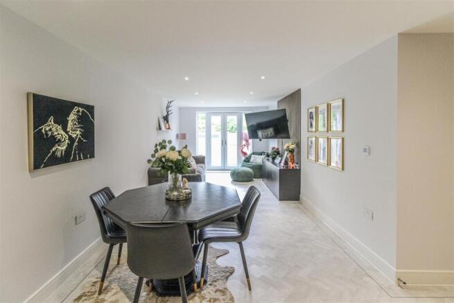 Dining/Lounge Area