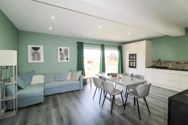 Open plan kitchen/dining/sitting room