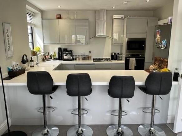 Kitchen 2.jpg