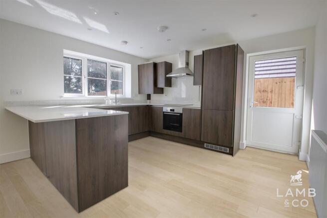 KITCHEN/LIVING