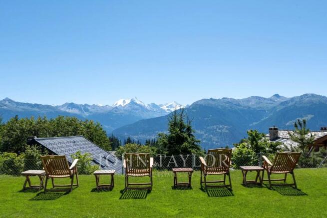 Haute'Xposure John Taylor Crans Montana Drone Chal