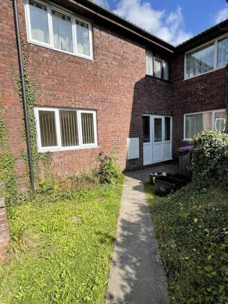 85 Pentre Outside