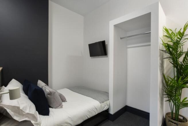 BEDROOM 2