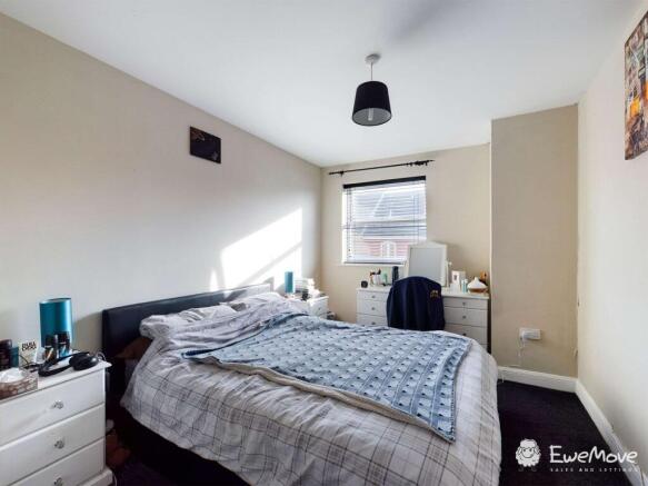 Bedroom 1 (Double)