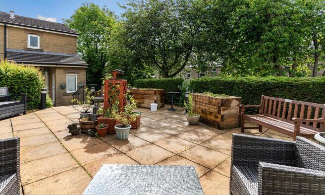 050722-threadneedle-court-garden-2.jpg
