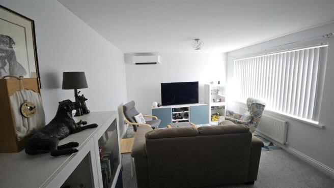 Lounge01.jpg