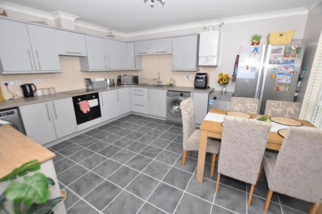 Kitchen/dining