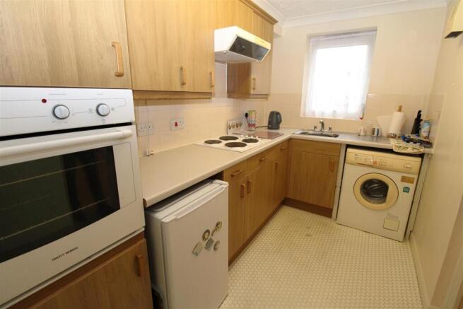 USE KITCHEN1.JPG
