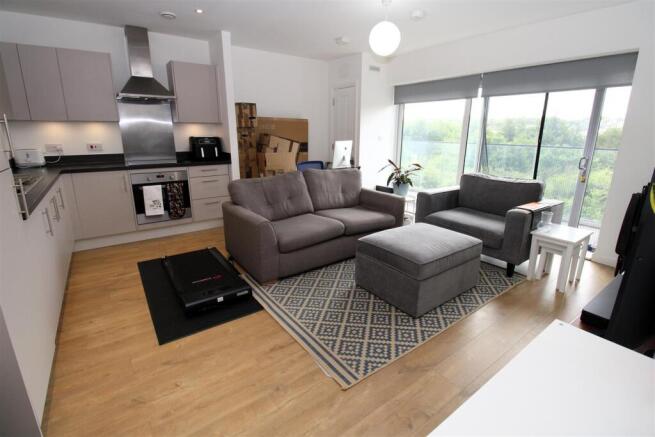 Lounge 1.JPG
