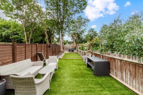 Ewell By Pass, Ewell Village