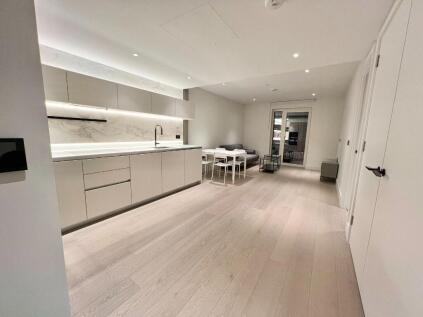 Cascade Way, London, W12