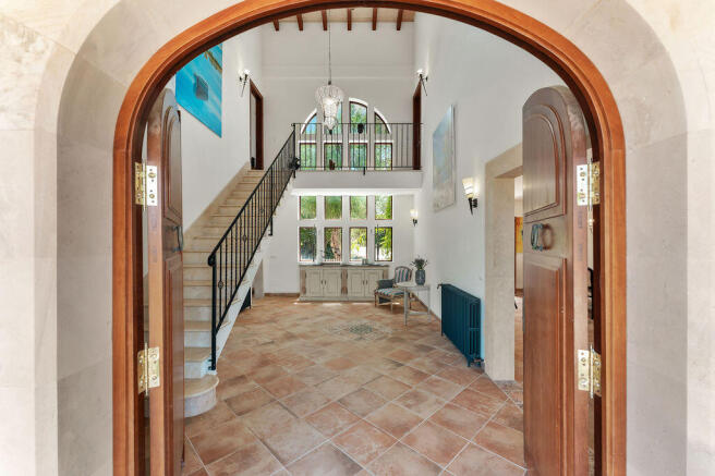 Entrance with gallery