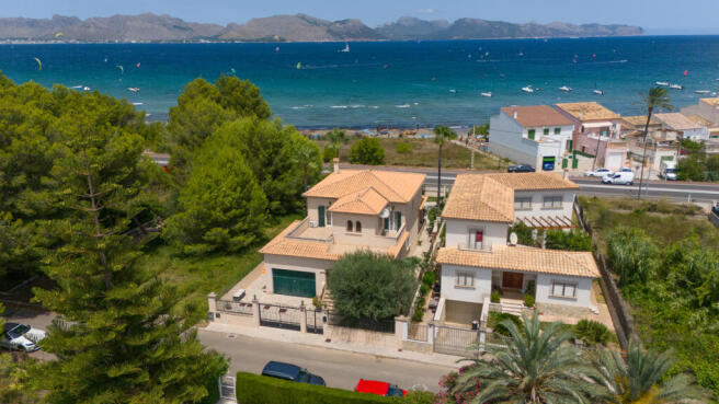 Surf-Villa mit Blick auf das Meer und die Bucht von Pollenca