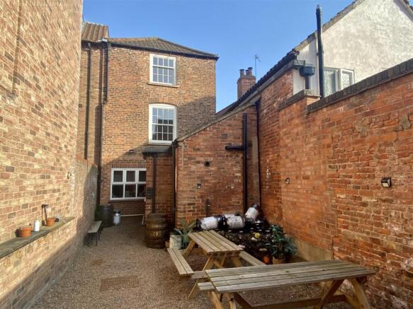 Shared rear courtyard