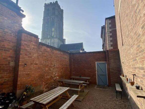 Shared rear courtyard