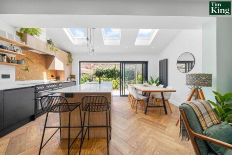 Rowden Park Gardens, Chingford, E4