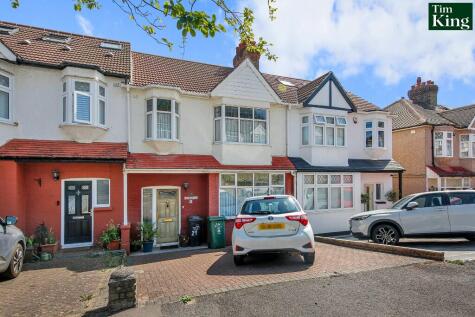 Larkshall Crescent, Chingford, E4