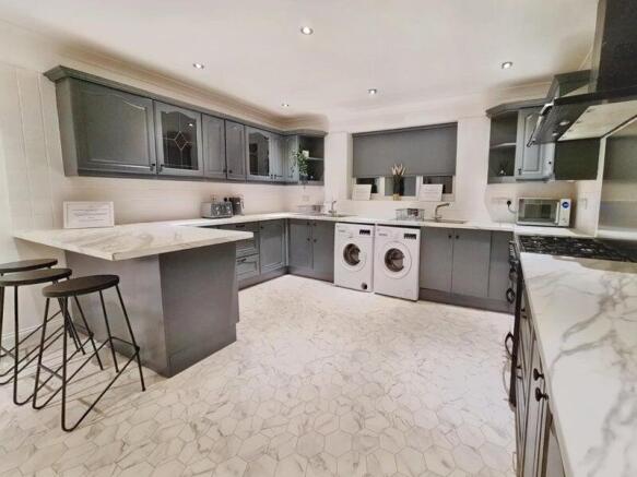 Communal Kitchen Picture - 3 Stratford Road