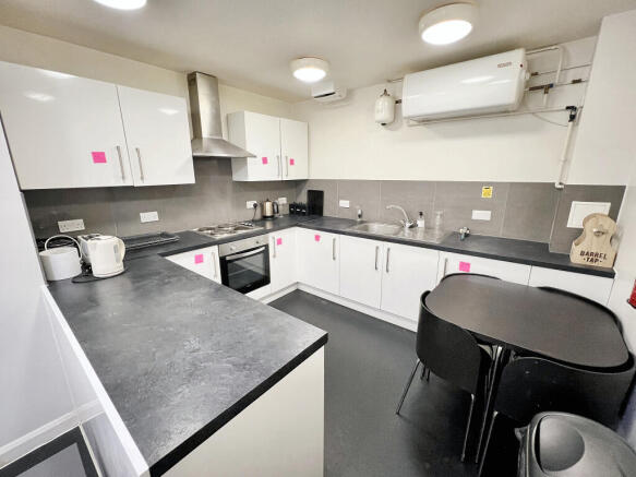 Kitchen 2.jpeg